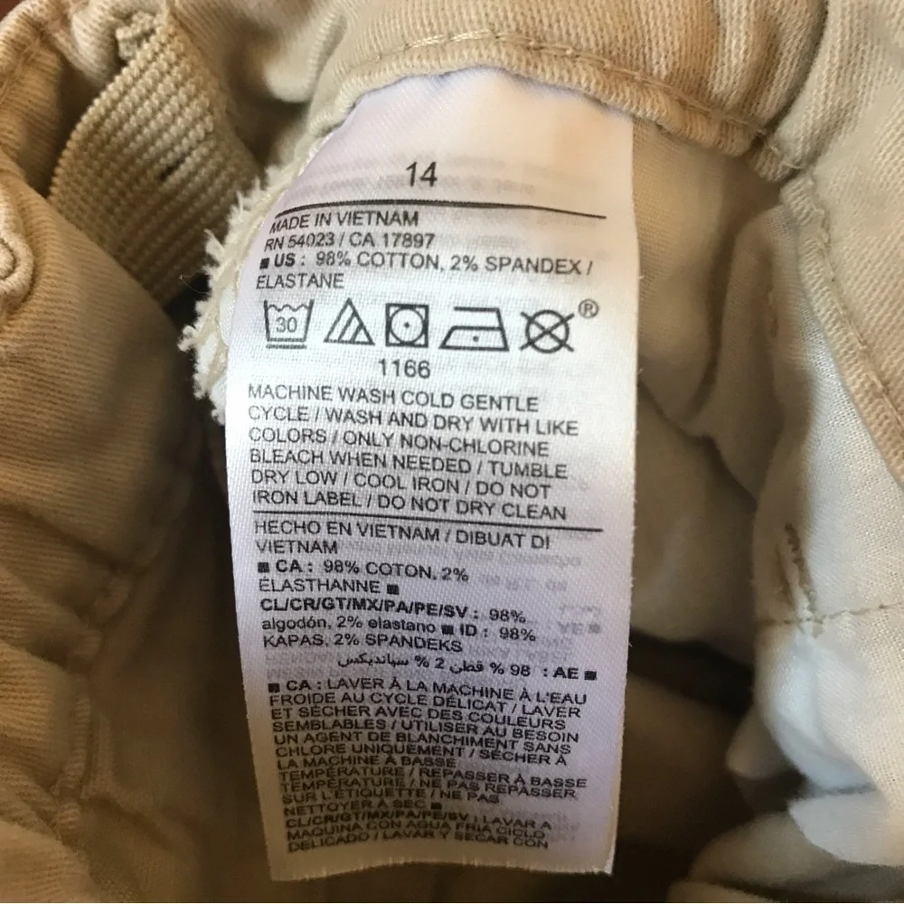 Bundle 2 old navy kids Bermuda slim and Bermuda stretch khaki shorts